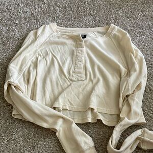 Urban Outfitters Cropped Cream Long sleeve
